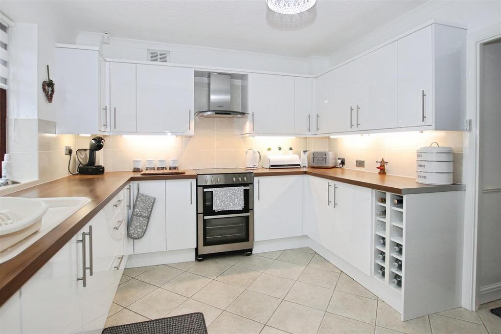 Fitted kitchen