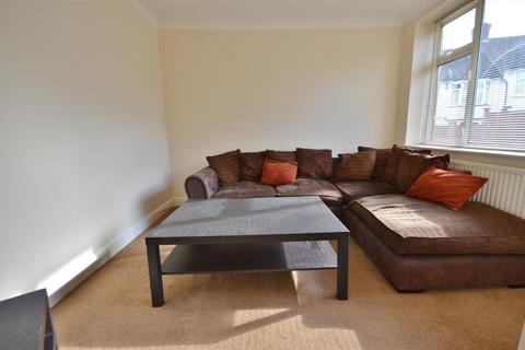 2 bedroom end of terrace house to rent, Preston Gardens, Luton