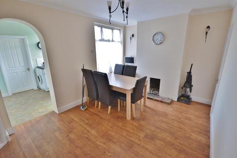2 bedroom end of terrace house to rent, Preston Gardens, Luton