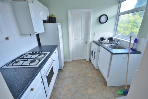 2 bedroom end of terrace house to rent, Preston Gardens, Luton