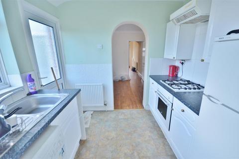 2 bedroom end of terrace house to rent, Preston Gardens, Luton