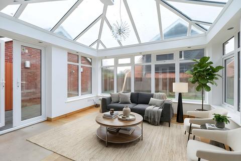 5 bedroom detached house to rent, Tulip Gardens, Cringleford