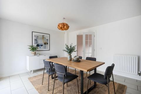 5 bedroom detached house to rent, Tulip Gardens, Cringleford