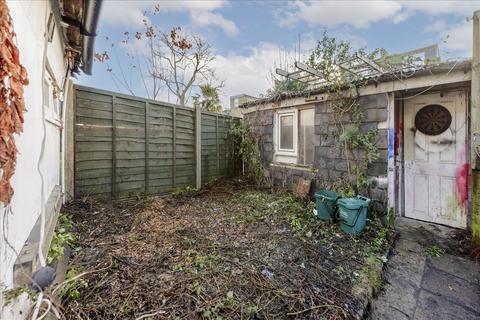 3 bedroom house for sale, Binns Road, Chiswick W4