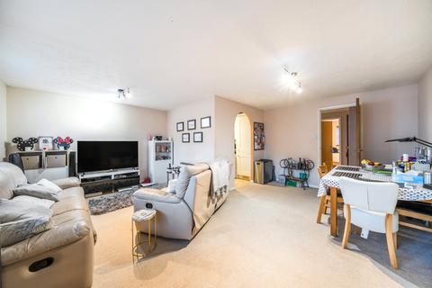 2 bedroom flat to rent, Capstans Wharf, Woking, GU21