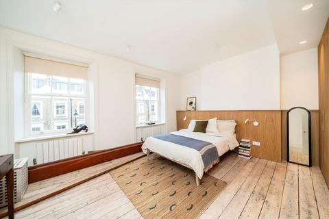 4 bedroom flat to rent, Winchester Street, London SW1V