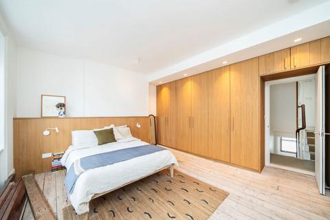 4 bedroom flat to rent, Winchester Street, London SW1V