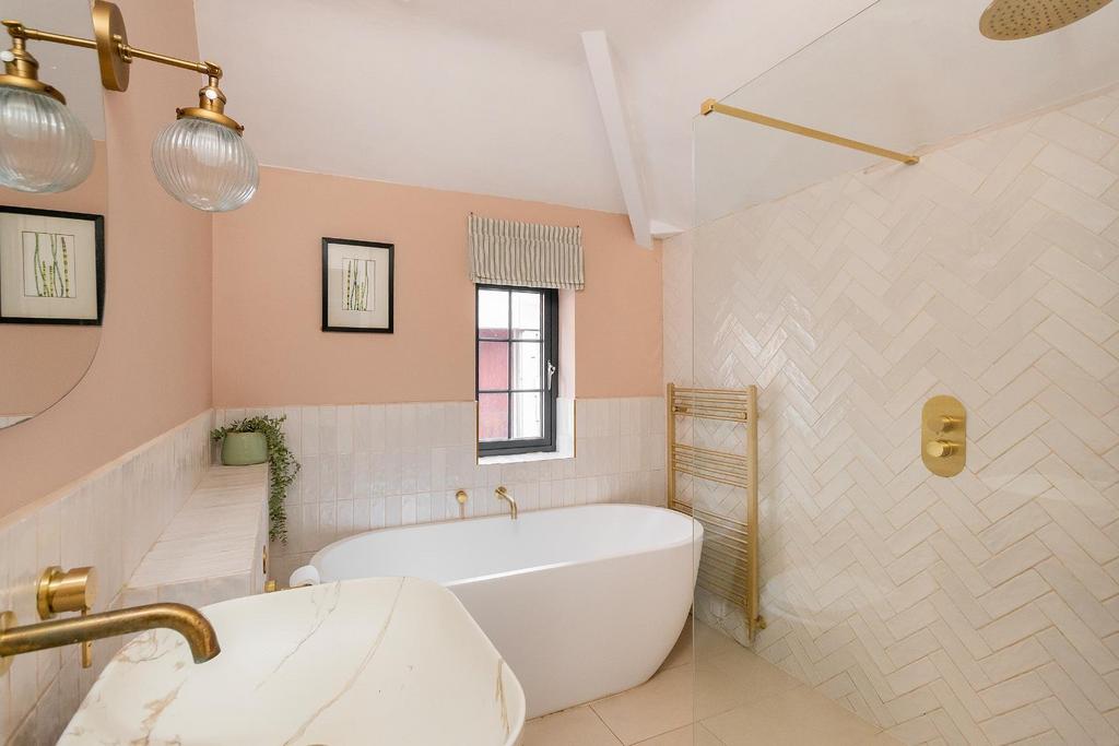 0 O3 PKN - Bathroom B.jpg