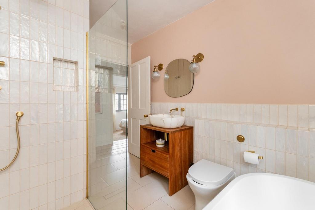 0 O3 PKN - Bathroom A.jpg