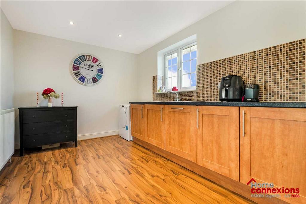 Kitchen Dining (2)