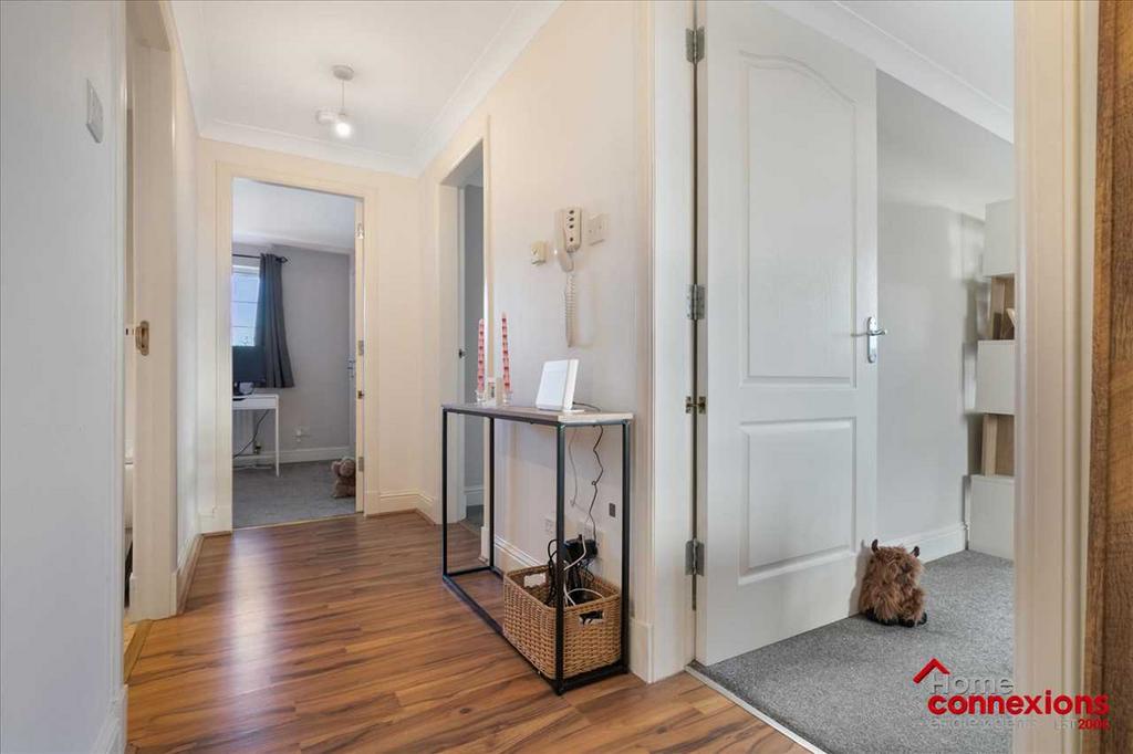 Entrance Hallway (2)