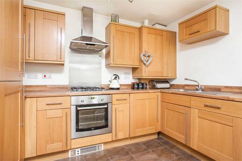 2 bedroom flat to rent, Highcroft Road, Hampshire SO22