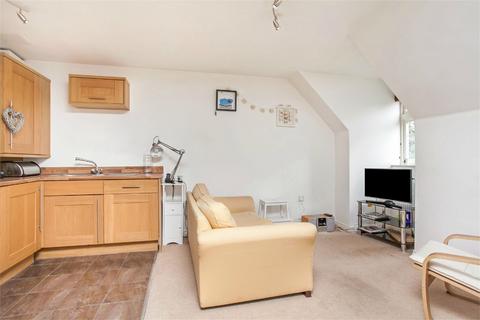 2 bedroom flat to rent, Highcroft Road, Hampshire SO22