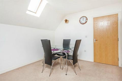 2 bedroom flat to rent, Highcroft Road, Hampshire SO22