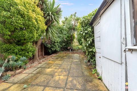 2 bedroom terraced house for sale, Jennings Road, London SE22