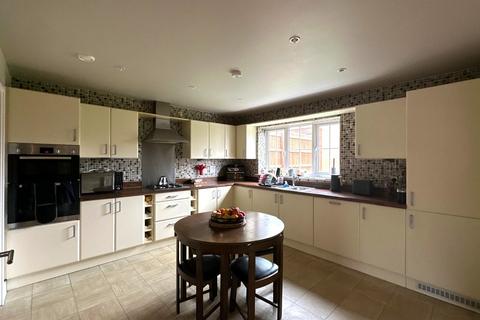 5 bedroom detached house for sale, Monterey Court, Leicester, LE5