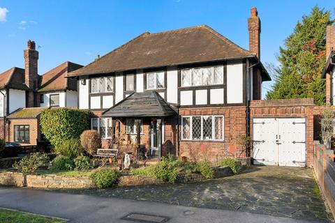4 bedroom detached house for sale, Hinchley Drive, Esher, KT10