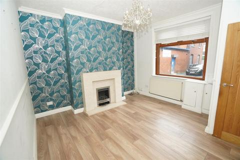 2 bedroom end of terrace house to rent, Dixon Street, Horwich