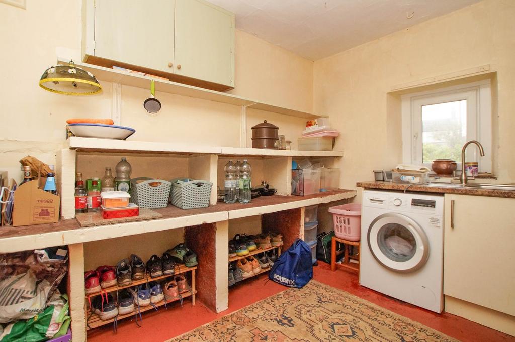 Pantry/Utility Room