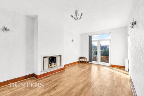 4 bedroom semi-detached house to rent, Werneth Crescent, Oldham, Greater Manchester