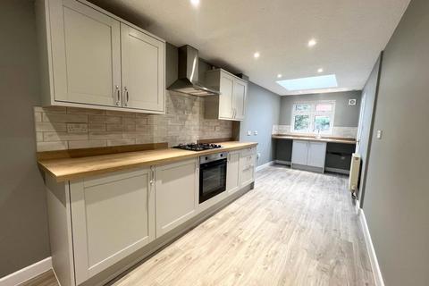 3 bedroom semi-detached house to rent, Whitworth Road, Hampshire SO18