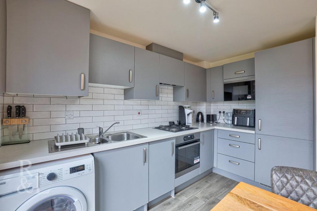 10 Middleton Close (11).jpg