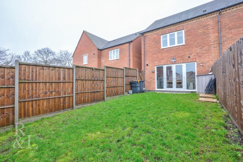 10 Middleton Close (14).jpg
