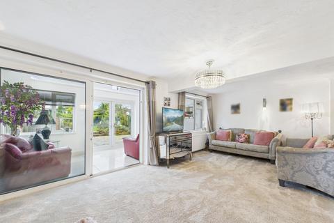 4 bedroom detached house for sale, Clifton Road, Rochford, SS4