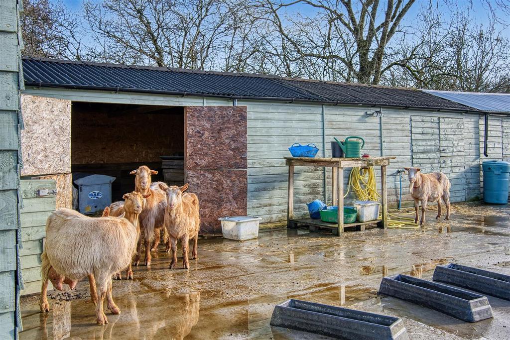 Outbuilding / Stables