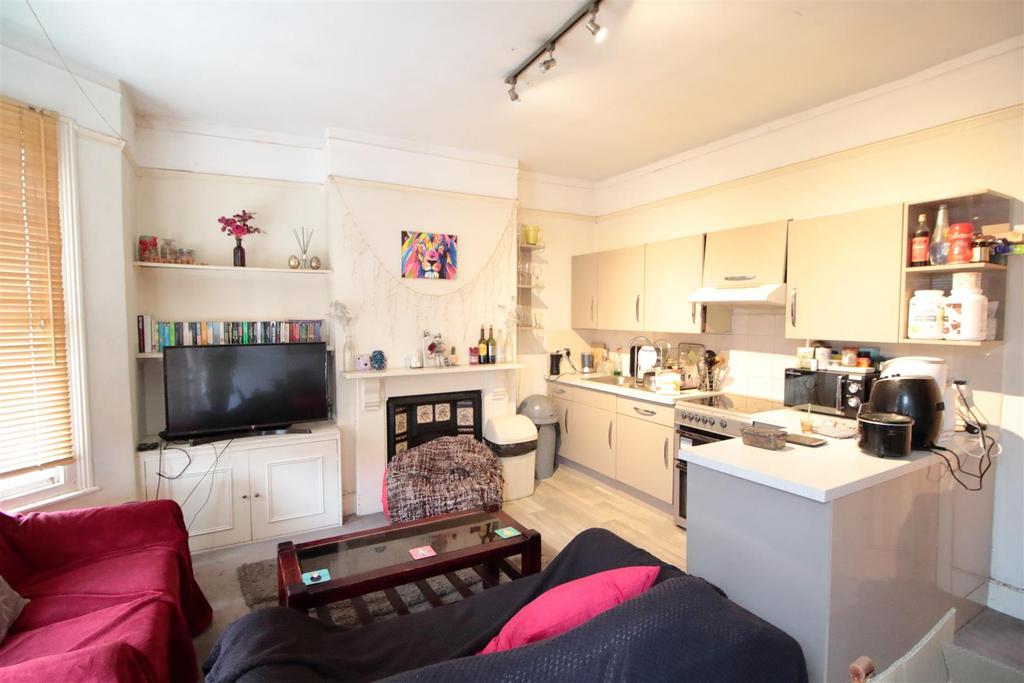 Living room 2.JPG