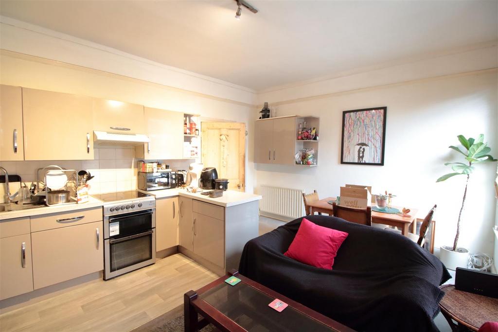 Living room 3.JPG