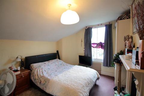 3 bedroom flat to rent, Holmewood Road, Brixton Hill SW2