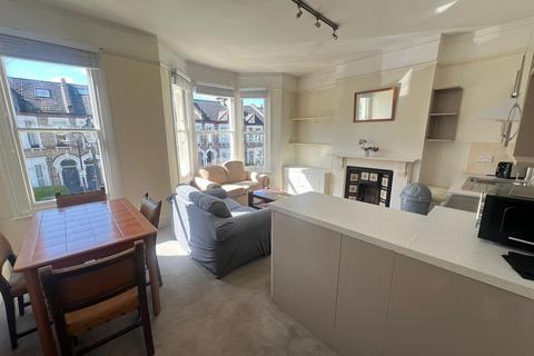 3 bedroom flat to rent, Holmewood Road, Brixton Hill SW2
