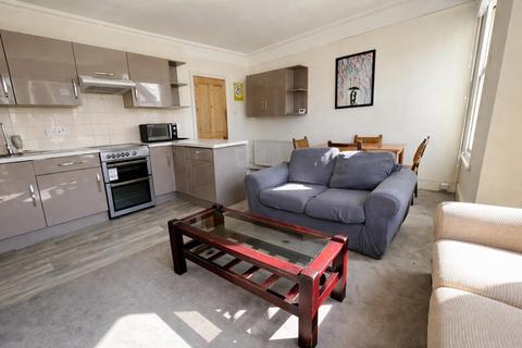 3 bedroom flat to rent, Holmewood Road, Brixton Hill SW2