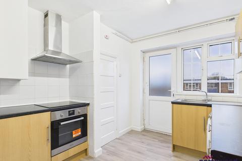 2 bedroom flat to rent, Seaside, Roselands, Eastbourne, BN22