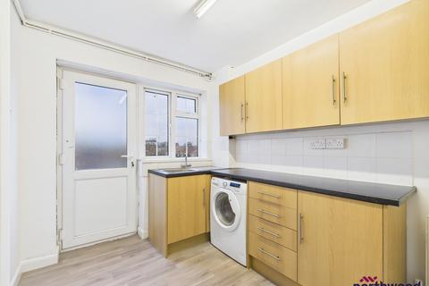 2 bedroom flat to rent, Seaside, Roselands, Eastbourne, BN22