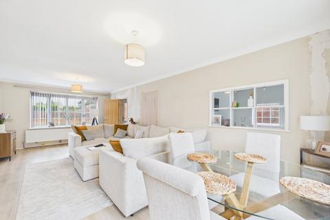 undefined, Andrew Close, Worcester, Worcestershire, WR2