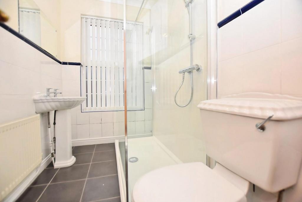 Shower room 02.jpg
