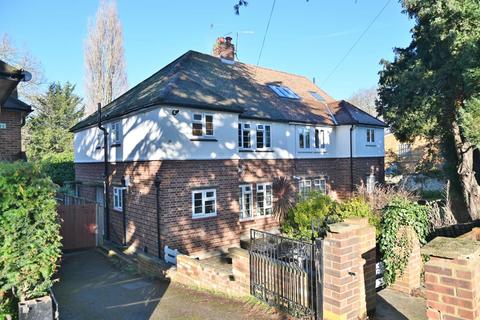 2 bedroom maisonette for sale, Belmont Road, Twickenham TW2