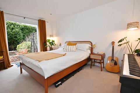 undefined, Belmont Road, Twickenham TW2