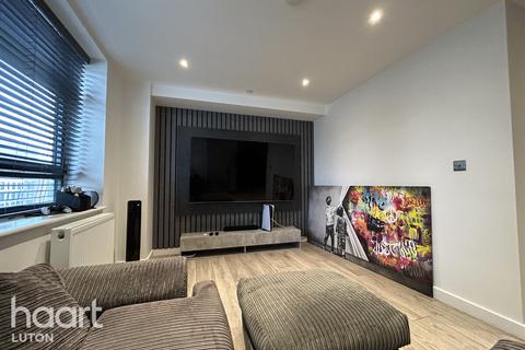 undefined, Alma Street, LUTON