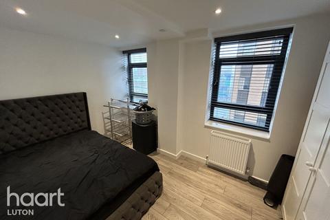 undefined, Alma Street, LUTON
