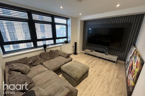 undefined, Alma Street, LUTON