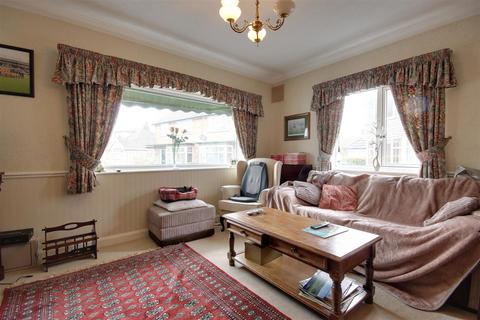 6 bedroom detached house for sale, Lynwood Avenue, Anlaby