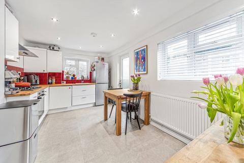 1 bedroom flat to rent, Nutcroft Road, London SE15