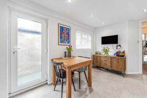 1 bedroom flat to rent, Nutcroft Road, London SE15