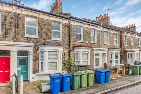 1 bedroom flat to rent, Nutcroft Road, London SE15
