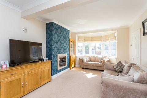 undefined, Buckhurst Way, Buckhurst Hill, IG9