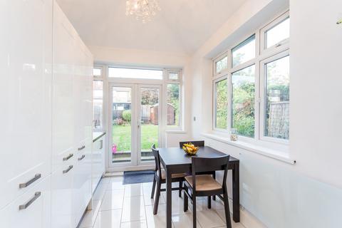 undefined, Buckhurst Way, Buckhurst Hill, IG9