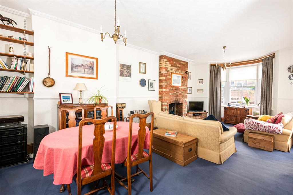 Sitting/Dining Room